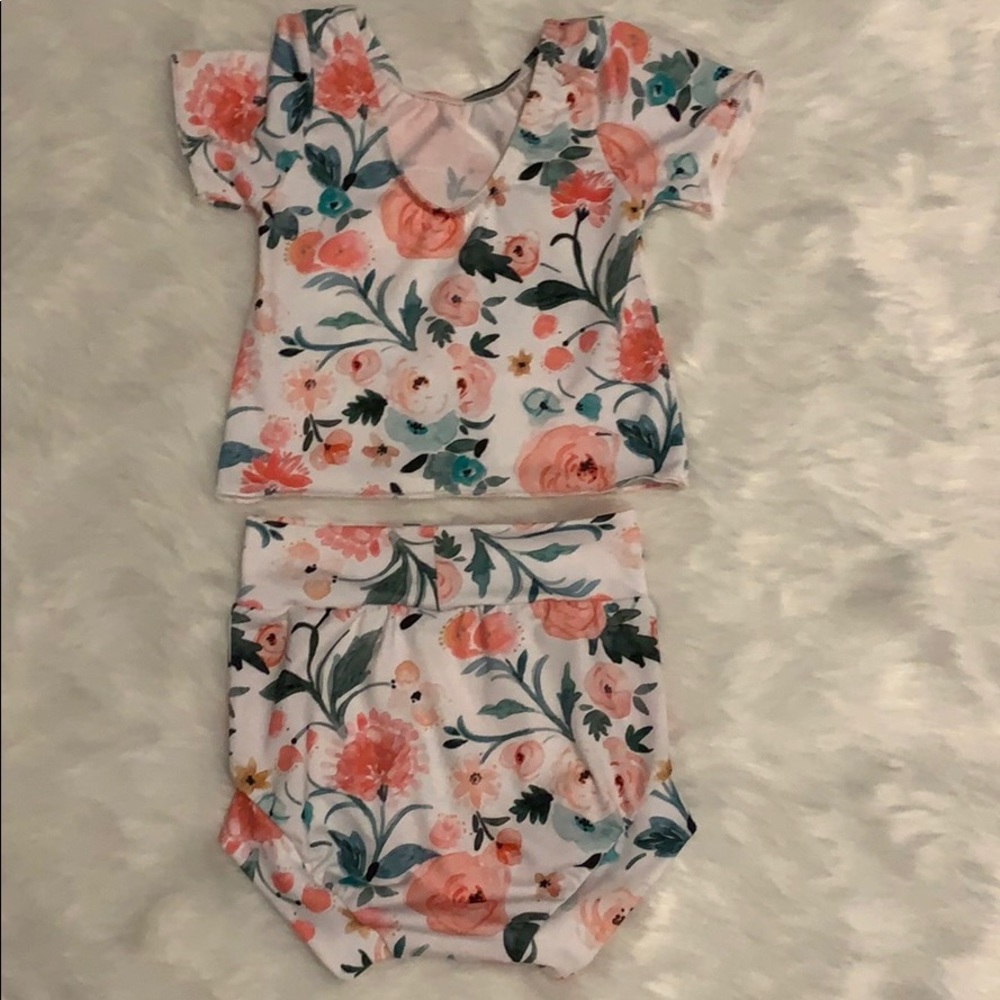 Flowered short set - Picture 2 of 2